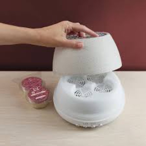Scentsy Air Linen With 2 Twin Pack Pods - Picture 3 of 3